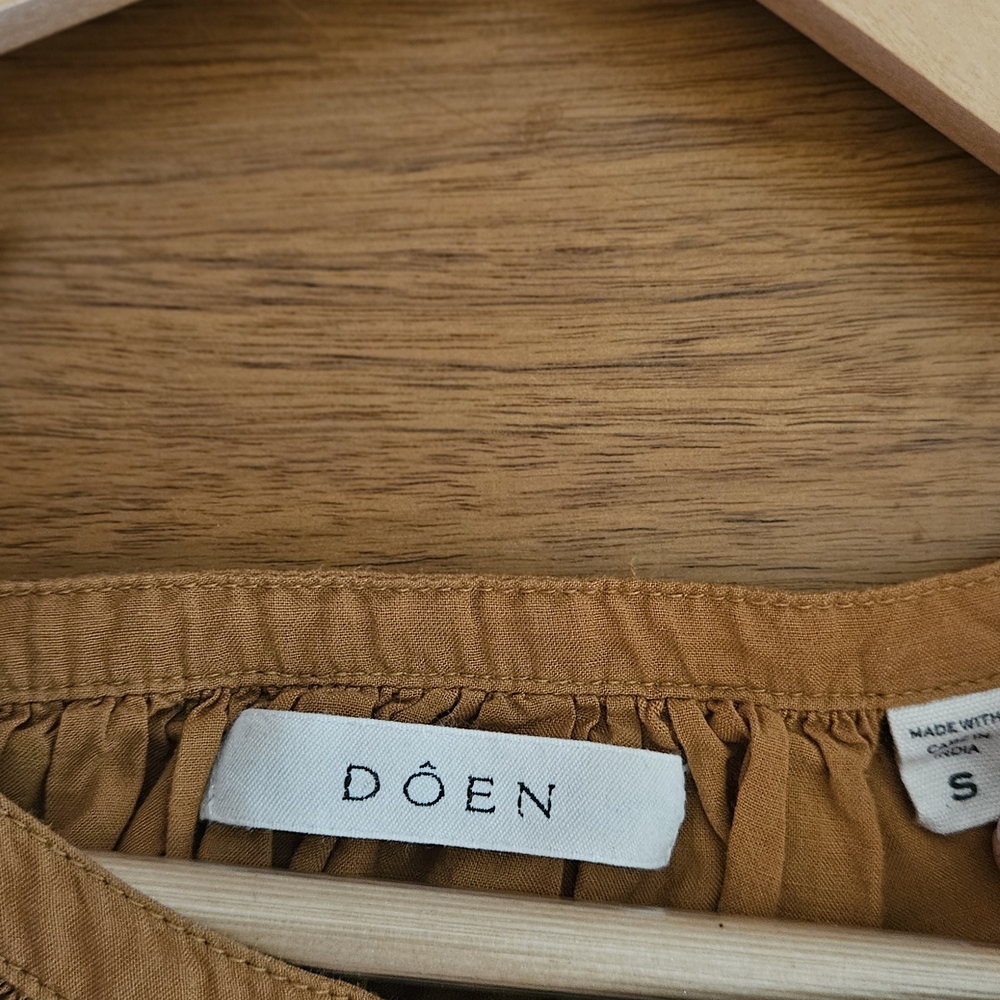Doen Rust Brown Ruffled Blouse